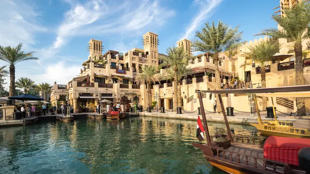 Jelajah Uni Emirat Arab: Tempat Wisata Mewah dan Tips dari BRImo yang Wajib Dicatat