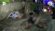 Satuan gerak cepat tim Rajawali, Polres Jakarta Timur mengamankan tiga remaja berboncengan membawa senjata tajam, setelah sepeda motor yang ditumpangi menabrak sebuah gerobak martabak di kawasan Cipayung.