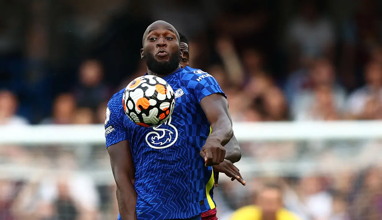 Penyerang asal Belgia ini diboyong Chelsea musim panas ini dari Inter Milan dengan nilai transfer 103,5 paun. Lukaku dulu pernah membela The Blues pada rentang 2011-2014. (Foto: AFP/Adrian Dennis)