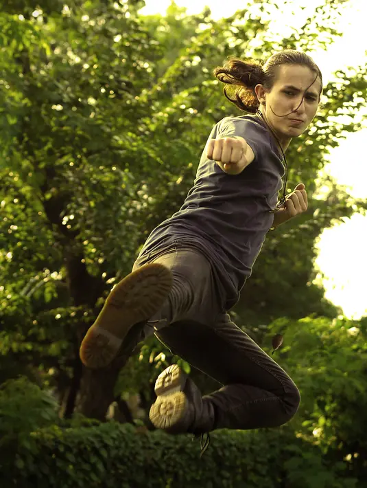 Karakter antagonis memang sering diperankan oleh Dylan, tak heran jika dirinya juga  pernah mendapat tamparan dari ibu-ibu. Menanggapi hal demikian ternyata Dylan tak memersalahkan dan menganggapnya tamparan sayang. (Bambang E.Ros/Bintang.com)