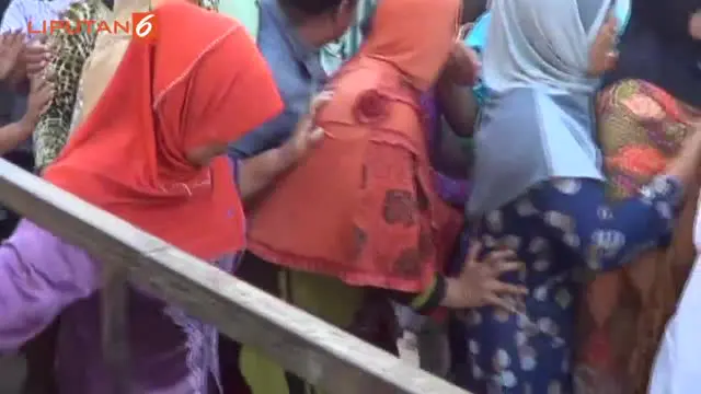 Warga Berdesakan Antri Kupon Hewan Kurban