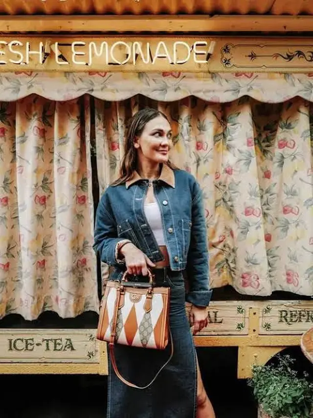 Inspirasi padu padan jaket jeans ala Luna Maya (Instagram/@lunamaya)