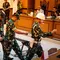 Empat personel Tentara Nasional Indonesia (TNI) yang dituduh menyiram air keras ke seorang aktivis Hak Asasi Manusia (HAM) usai menjalani sidang putusan di Pengadilan Militer II-08, Jakarta pada Rabu 10 Juni 2026. (Yasuyoshi Chiba/AFP)