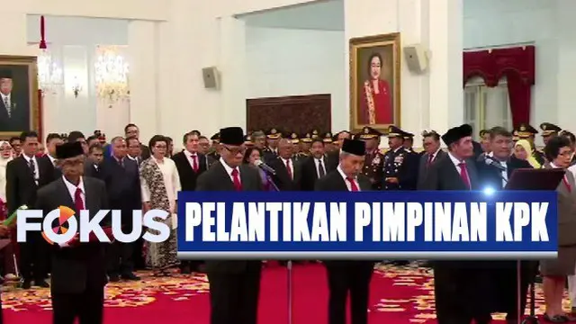 Usai dilantik Presiden Jokowi, para pimpinan dan dewan pengawas KPK yang baru langsung mendatangi Gedung KPK untuk melaksanakan serah terima jabatan.