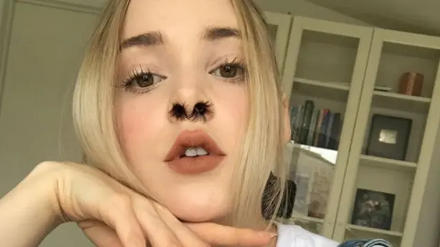 Setelah Ekstensi Bulu Mata, Kini Ekstensi Bulu Hidung Jadi Tren