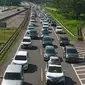 Suasana kepadatan kendaraan di ruas tol Palikanci Cirebon menuju Jakarta. Foto (Istimewa)