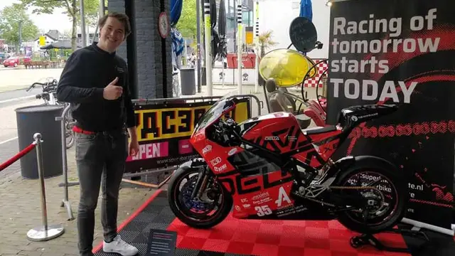 Superbike racing ini dibekali dengan beberapa komponen racing