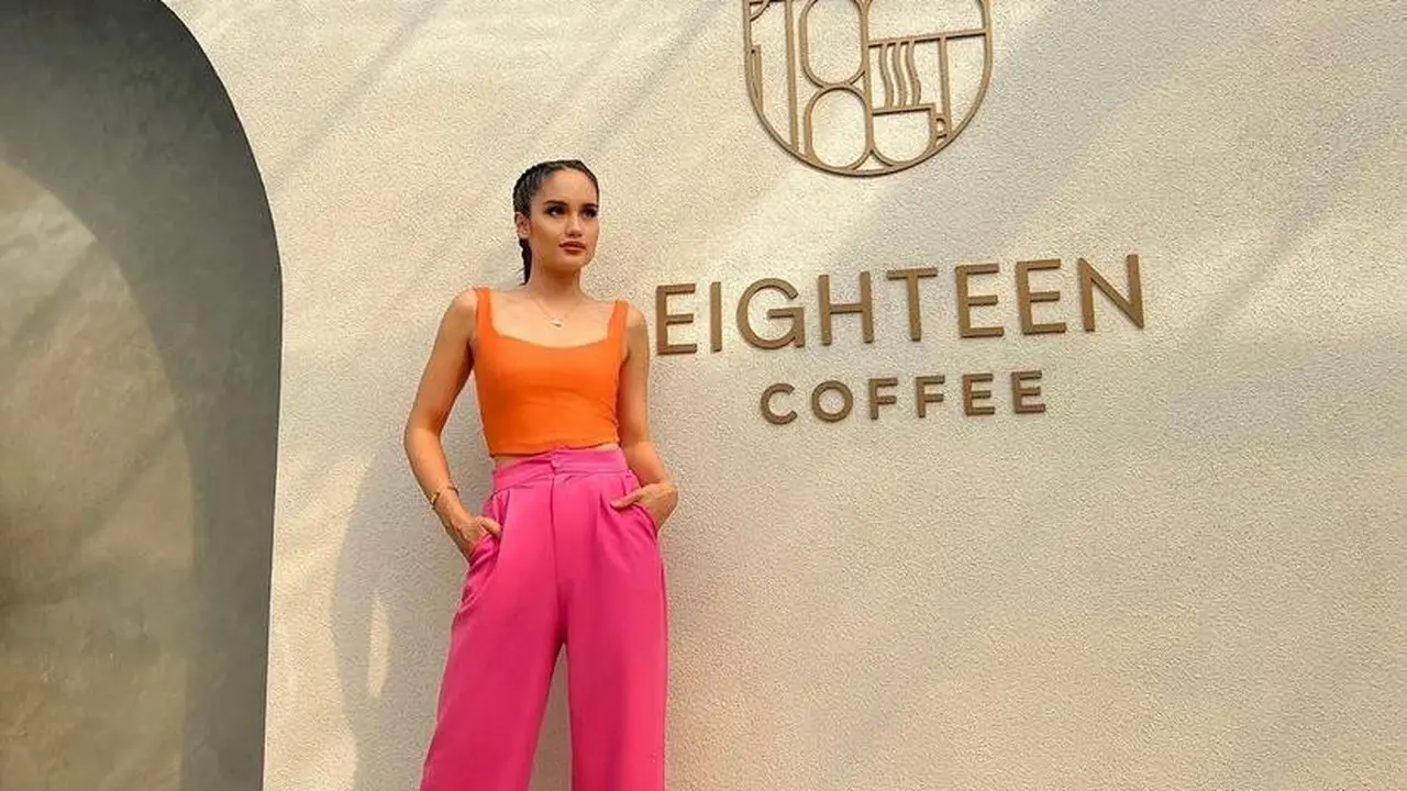 9 Potret Gaya Cinta Laura Tampil Cantik dan Stylish Jadi Cewek Kue