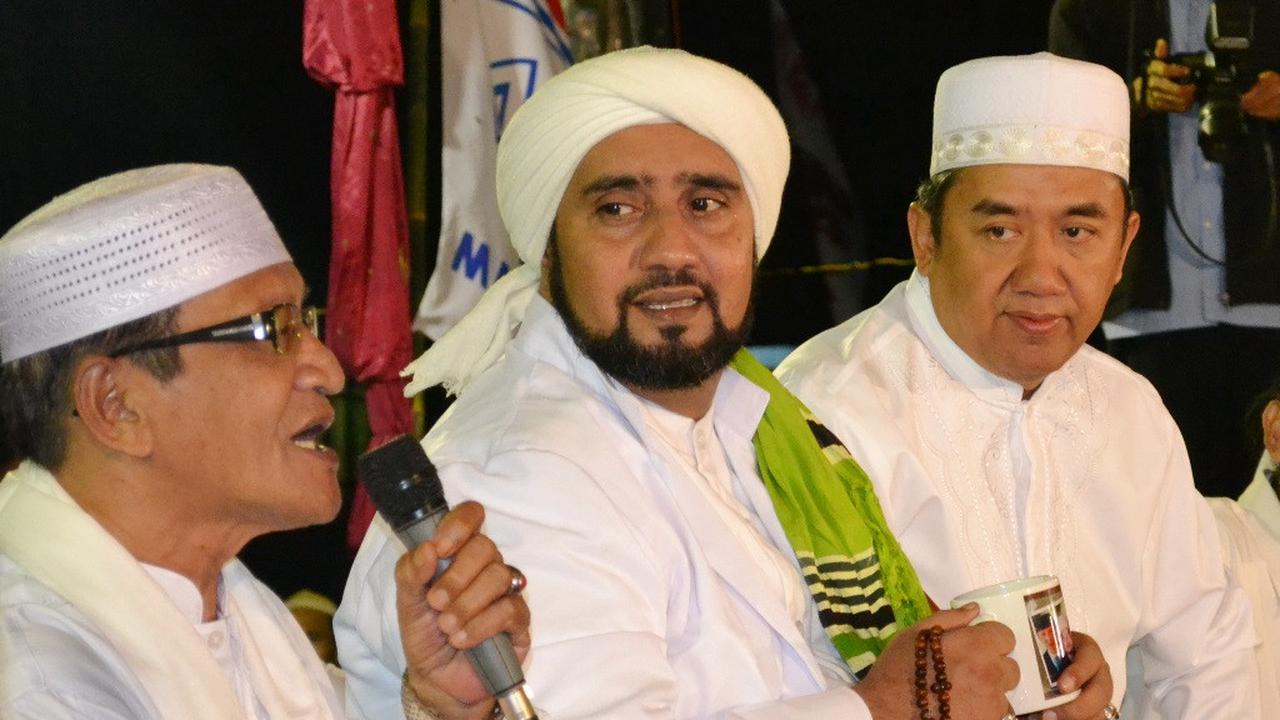 Habib Syech bin Abdul Qadir Assegaf dalam acara Sholawat Untuk Negeri di Ponpes Elbayan, Majenang, Cilacap. (Foto: LIputan6.com/Muhamad Ridlo)