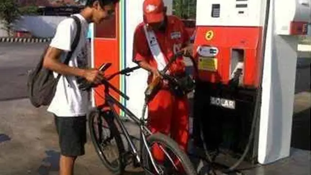 6 Kendaraan yang Curi Perhatian saat Isi Bensin di SPBU, Kelewat Unik