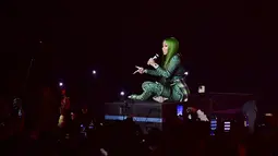 Nicki Minaj saat mengajak penonton bernyanyi di atas panggung Powerhouse NYC di Newark, New Jersey pada 29 Oktober 2022. Minaj menjadi daya tarik utama sekali lagi di Powerhouse NYC dan dia membawa beberapa artis besar untuk tampil bersamanya. (Roy Rochlin/Getty Images untuk iHeartRadio/AFP)