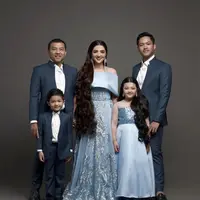 Ashanty dan Arsy Lakukan Pemotretan Layaknya Royal Family, rambut panjangnya jadi sorotan, credit: @ashanty_ash