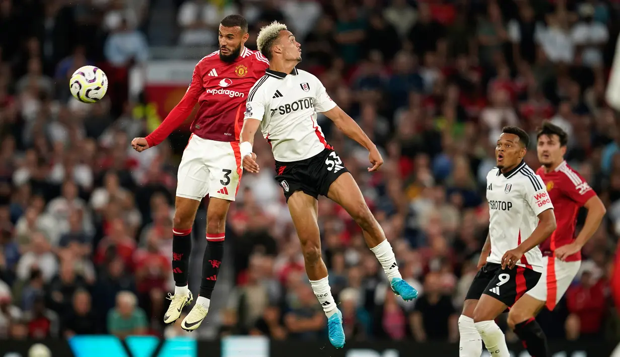 Hingga akhir babak pertama belum ada satu gol pun tercipta dari masing-masing tim. (AP Photo/Dave Thompson)