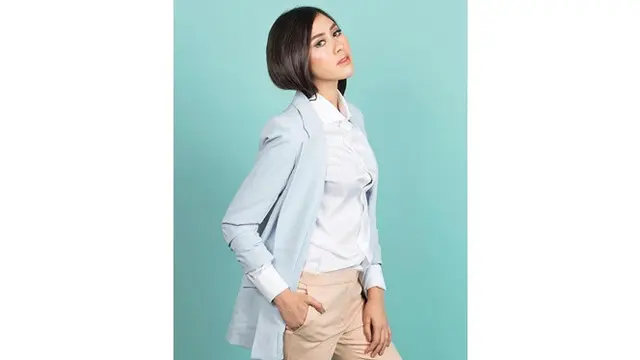 Biasa Natural, Ini 6 Potret Syahnaz Sadiqah dengan Makeup Tebal