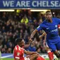 Gelandang Chelsea, Charly Musonda, merayakan gol yang dicetaknya ke gawang Nottingham Forest pada laga Piala Liga di Stadion Stamford Bridge, London, Rabu (20/9/2017). Chelsea menang 5-1 atas Forest. (AFP/Glyn Kirk)