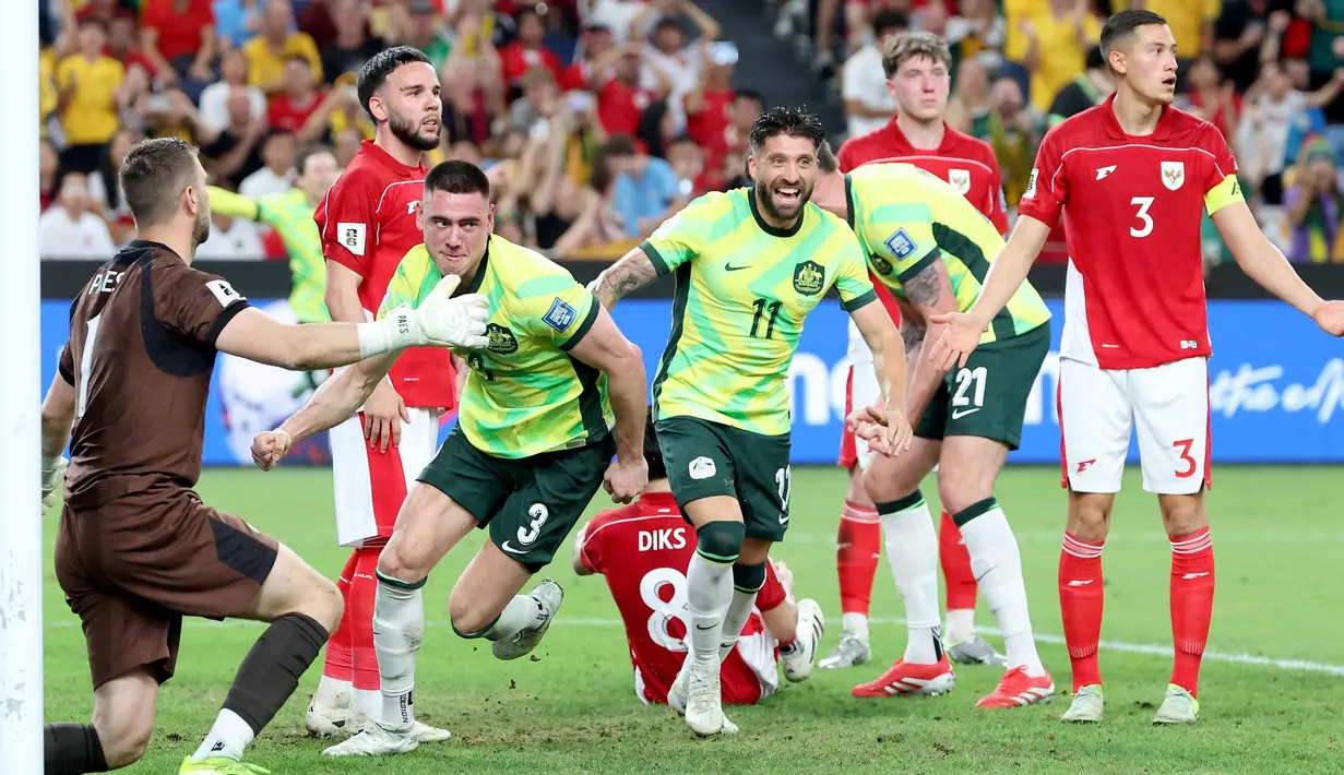 Pada menit ke-61, aksi Lewis Miller yang tidak terkawal pemain Timnas Indonesia berbuah gol keunggulan untuk Australia. Australia unggul 4-0 atas Indonesia. (DAVID GRAY/AFP)