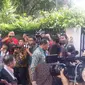Wapres Jusuf Kalla dan Menko Puan Maharani melayat ke rumah duka Probosutedjo.
