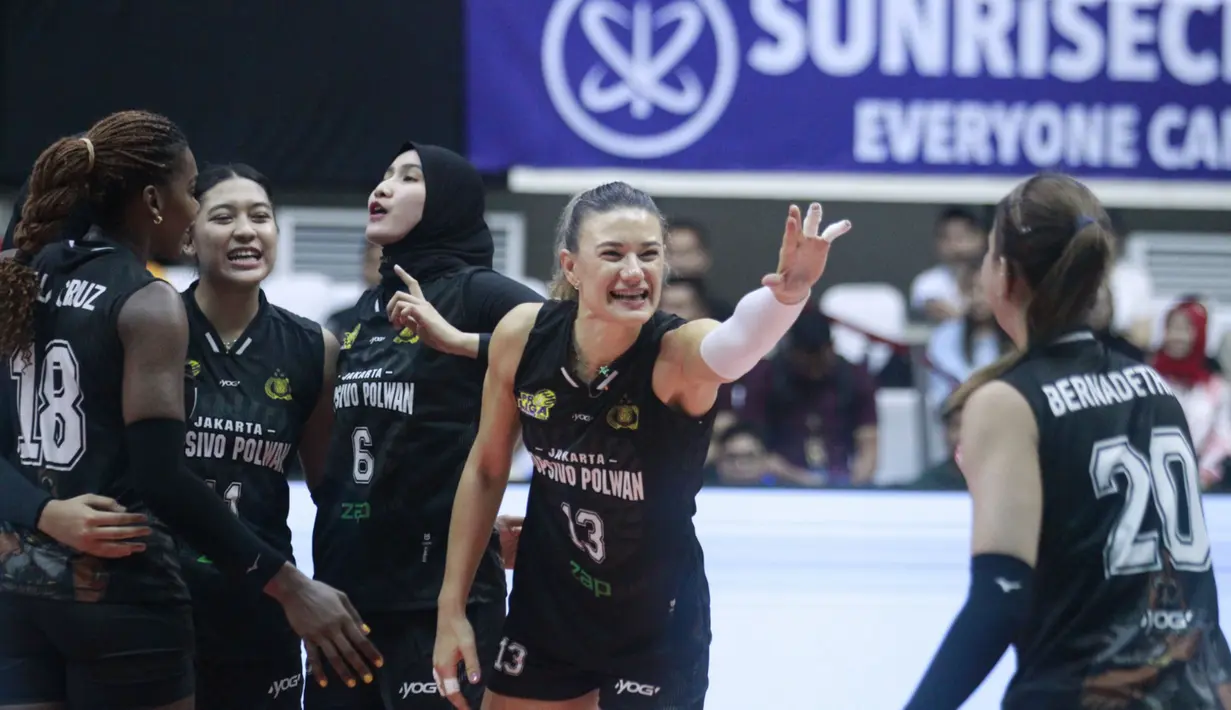 Menjalani pertandingan seri ketiga putaran pertama di GOR Ken Arok Malang, Sabtu (18/1/2025) sore WIB, Popsivo Polwan secara meyakinkan menang 3-0 (25-13, 25-22, 25-19) atas Gresik Petrokimia. (Dok. PLN Mobile Proliga 2025)