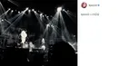 Tidak lama setelah konser selesai, Song Hye Kyo juga mengunggah sebuah foto saat IU beraksi di panggung. (instagram.com/kyo1122)