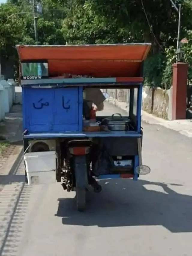 6 Tulisan di Papan Jualan Pakai Bahasa Arab Ini Bikin Geleng Kepala