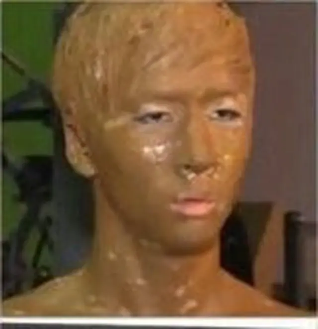 Pengin punya kulit glowing secara instan, 6 potret kocak orang pakai masker wajah bikin tepuk jidat