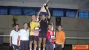 Citizen6, Kobangdika: Foto Bersama Komandan Kobangdikal Laksda TNI Sadiman SE dengan Juara I,II,III Bulu tangkis dalam rangka hardikal ke 65 Di GOR M Pardi Kobangdikal. (pengirim: Rohman Arif)