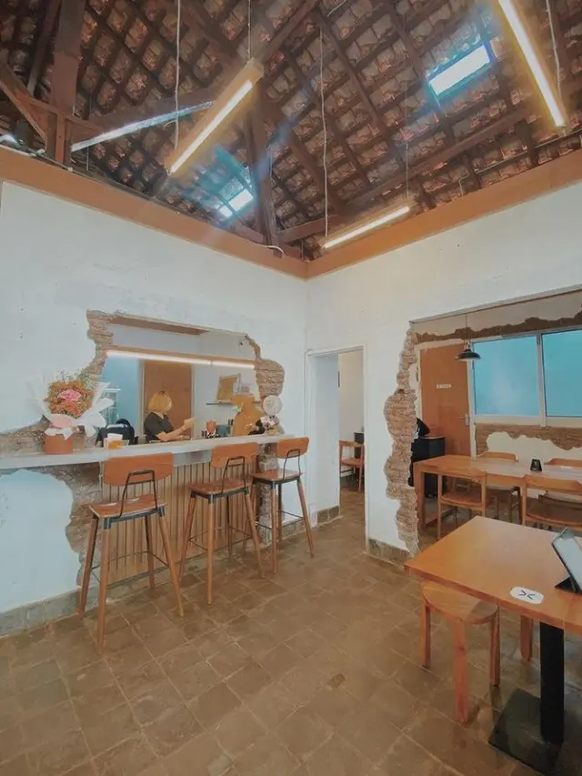 Potret Desain Interior Coffeshop Bergaya Unfinished, Bikin Warganet Was-was