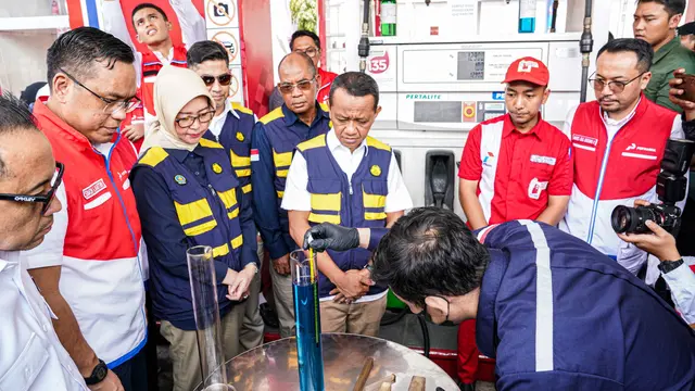 Kunjungan kerja Menteri ESDM, Bahlil Lahadalia ke SPBU 51.601.77 Dr. Soetomo, Surabaya. Dok Pertamina. Dok PPN