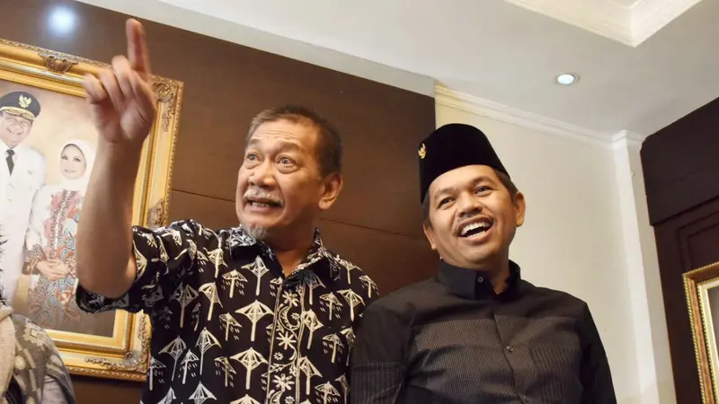 Deddy Mizwar dan Dedi Mulyadi berpose bersama. (Liputan6.com/Abramena)