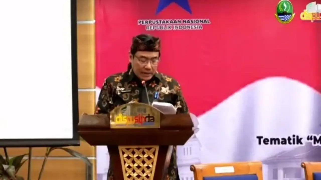 Kepala Dinas Perpustakaan Provinsi Jawa Barat Hening Widiatmoko
