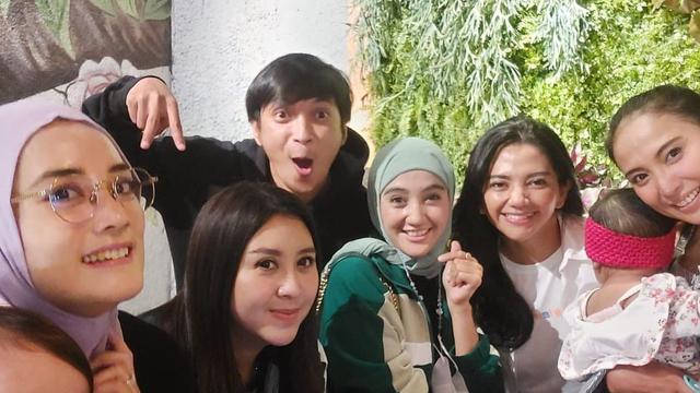 Reuni artis sinetron kolosal era 2000-an (Foto: Instagram/@erringracesita)