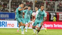 Bek senior Fabiano Rosa Beltrame jadi palang pintu kukuh pertahanan PSBS yang sulit ditembus Malut United. (Bola.com/Gatot Sumitro)