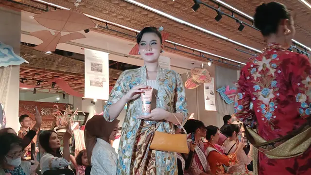 Acara Merayakan Kebaya, Merayakan Pesona Perempuan Indonesia yang diselenggarakan Mustika Ratu bersama Sarinah dalam rangka Hari Kebaya Nasional 2026 di Sarinah Thamrin, Jakarta, Jumat (24/7/2026). (Liputan6.com/Nurri Indah)