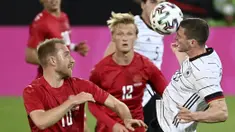 Jeman melakoni pertandingan uji coba pertamanya menjelang Euro 2020 (Euro 2021) di Tivoli Stadium Tirol, Innsbruck, Austria, Kamis (3/6/2021). Sayangnya mereka hanya mendapatkan hasil seri (1-1) melawan Denmark. (Foto: AP/Pool/Frederico Gambarini)