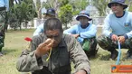Citizen6, Surabaya: Makan nasi Komando yang merupakan makanan tradisi sebelum Siswa memulai Pendidikan. (Pengirim: Penkobangdikal).