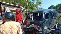 Main Handphone di Atas Motor, Mama Muda Madura Tewas