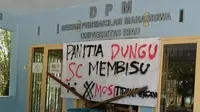 Kantor Dewan Perwakilan Mahasiswa Universitas Riau disegel karena dinilai tidak adil menyelenggarakan Pemilihan Presiden Mahasiswa. (Liputan6.com/@kabarpekanbaru)