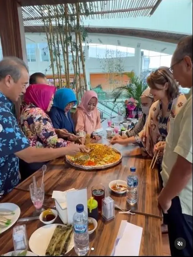6 Momen Hetty Koes Endang Rayakan Ulang Tahun ke-65, Kumpul Bareng Keluarga