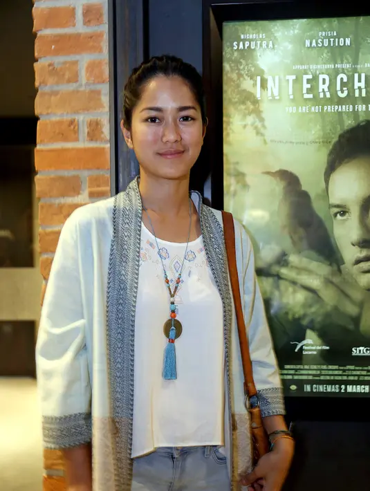 Dalam film produksi Indonesia dan Malaysia itu, ia bermain bersama dengan aktor Malaysia yang kemudian menjadi suaminya. Butuh banyak riset demi peran Iva dalam film itu. (Nurwahyunan/Bintang.com)
