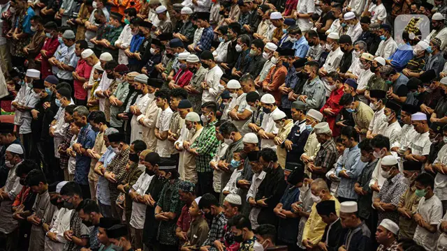FOTO: Sholat Jumat Terakhir Ramadhan 1443 H di Masjid Istiqlal