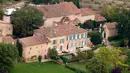 Chateau Miraval, salah satu rumah mewah yang dimiliki pasangan Brangelina. Pada tahun 2012, Brangelina memutuskan membeli rumah berkonsep klasik abad ke-18 ini seharga USD 60 Juta atau Rp. 789.4 milyar. (doc.dailymail)