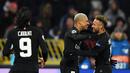 Neymar Jr turut merayakan gol yang dicetak Kylian Mbappe pada pada laga lanjutan Grup C Liga Champions yang berlangsung di stadion Rajko Mitic, Rabu (12/12). PSG menang 4-1 atas Red Star Belgrade. (AFP/Andrej Isakovic)