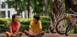 Memasuki lingkungan baru, seperti sekolah, tempat kursus, atau bahkan saat bertemu orang yang belum dikenal, sering kali menjadi tantangan tersendiri bagi anak. Tidak sedikit anak yang merasa cemas, malu, bahkan memilih untuk menyendiri karena belum merasa nyaman dengan situasi di sekitarnya. (foto/dok: freepik)