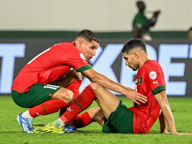 Nasib kontras dialami oleh Maroko. Kesuksesan mereka di Piala Dunia 2022 Qatar tak mampu diulangi di Piala Afrika 2023. Maroko disingkirkan oleh Afrika Selatan pada babak 16 besar dengan skor 0-2. Seperti diketahui, Maroko merupakan  tim Afrika pertama yang mampu menembus semifinal Piala Dunia. (AFP/Sia Kambou)