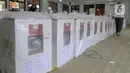 Komisi Pemilihan Umum (KPU) DKI Jakarta menyatakan distribusi logistik Pilkada Jakarta 2024 telah dikirimkan dari gudang di tingkat Kecamatan selanjutnya menuju Kelurahan dan berakhir di Tempat Pemungutan Suara (TPS). (Liputan6.com/Herman Zakharia)