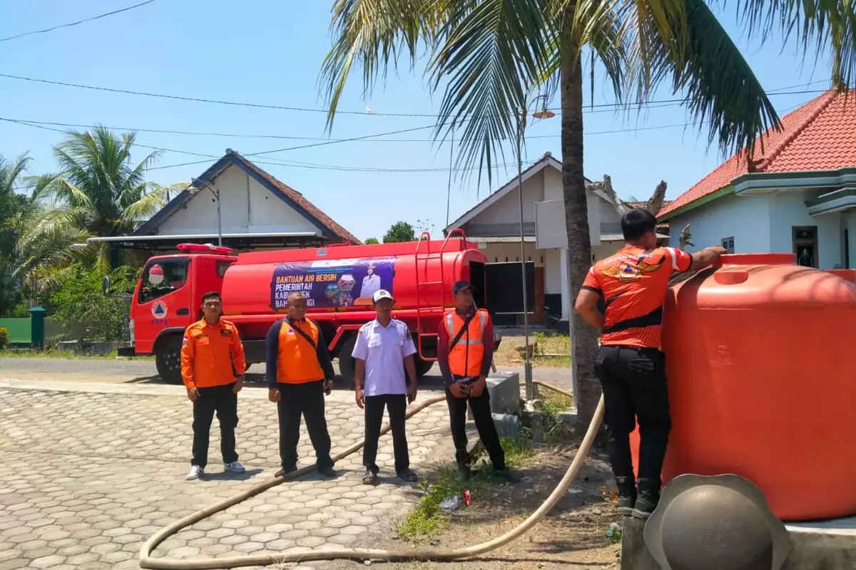 BPBD Kabupaten Banyuwangi menyiapkan tangki untuk menyuplai air bersih ke daerah terdampak kekurangan air. (Istimewa)