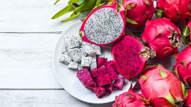 buah naga putih merah