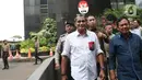 “Mengenai materi klarifikasi saya ini kan guru besar ilmu hukum jadi tau persis mana yang harus disampaikan ke publik mana yang tidak harus disampaikan ke publik. Semua materi klarifikasi itu bersifat rahasia,” ujarnya usai menjalani klarifikasi.  (Liputan6.com/Herman Zakharia)