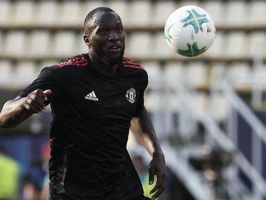 Penyerang Manchester United, Romelu Lukaku merupakan salah satu pemain Belgia yang bersinar di Premier League saat ini. Bersama timnas Belgia, Lukaku tampil 57 kali dan mencetak 20 gol. (AP/Boris Grdanoski)