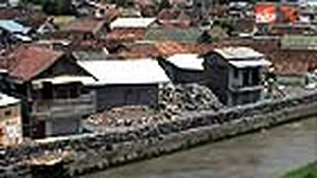 Rumah di Sekitar Kali Code Ditingkat